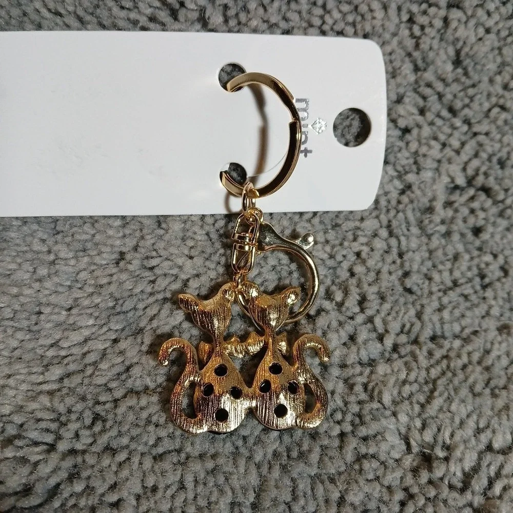 Twin Cats Goldtone Keychain By Mint With Rhinestones And‎ Faux Onyx Stone